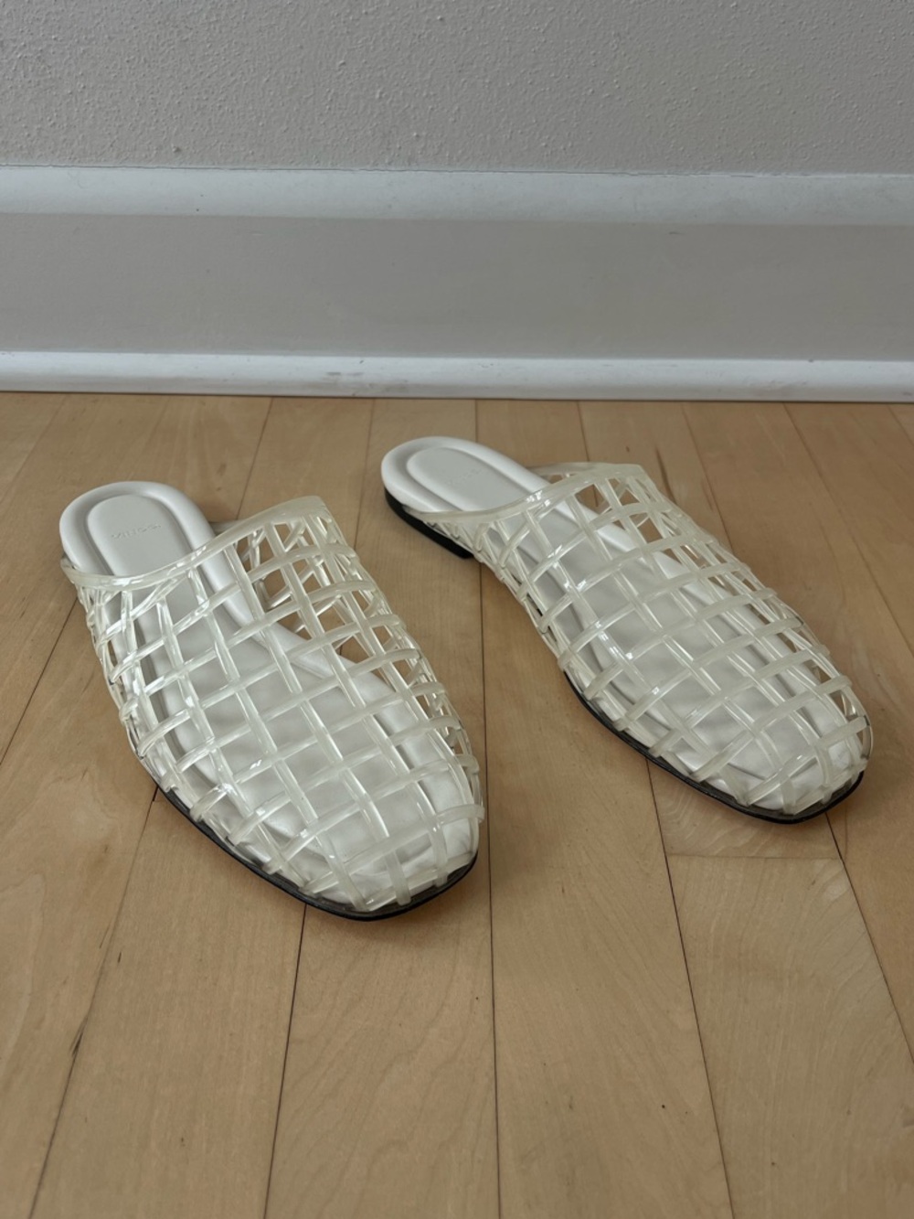 VINCE BARCELONA JELLY SANDAL